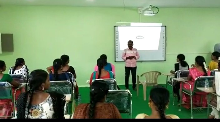 Classroom session at REACHeR IAS Academy